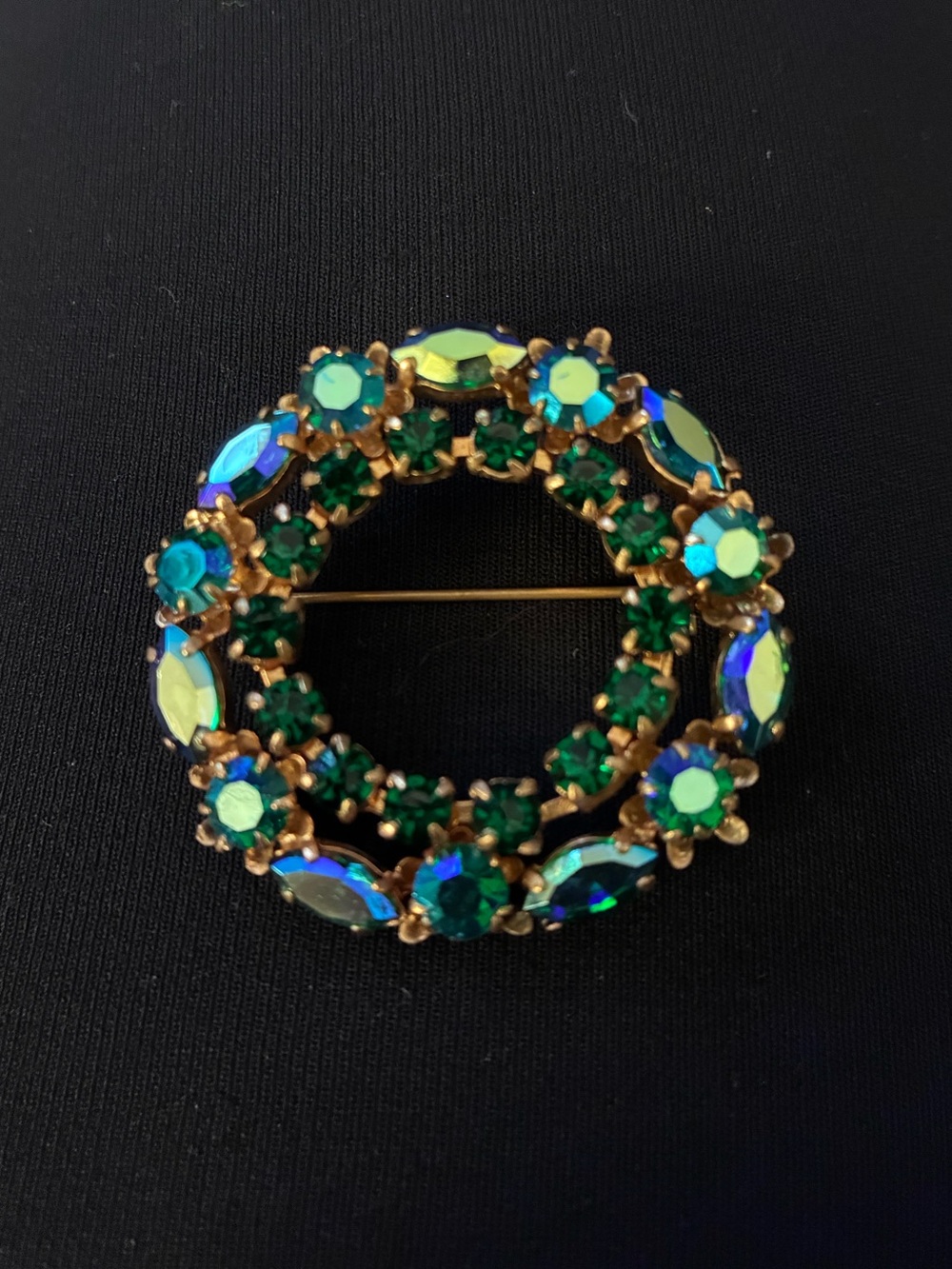 Vintage Green Crystal Wreath Brooch - Elegant Women's Jewelry
